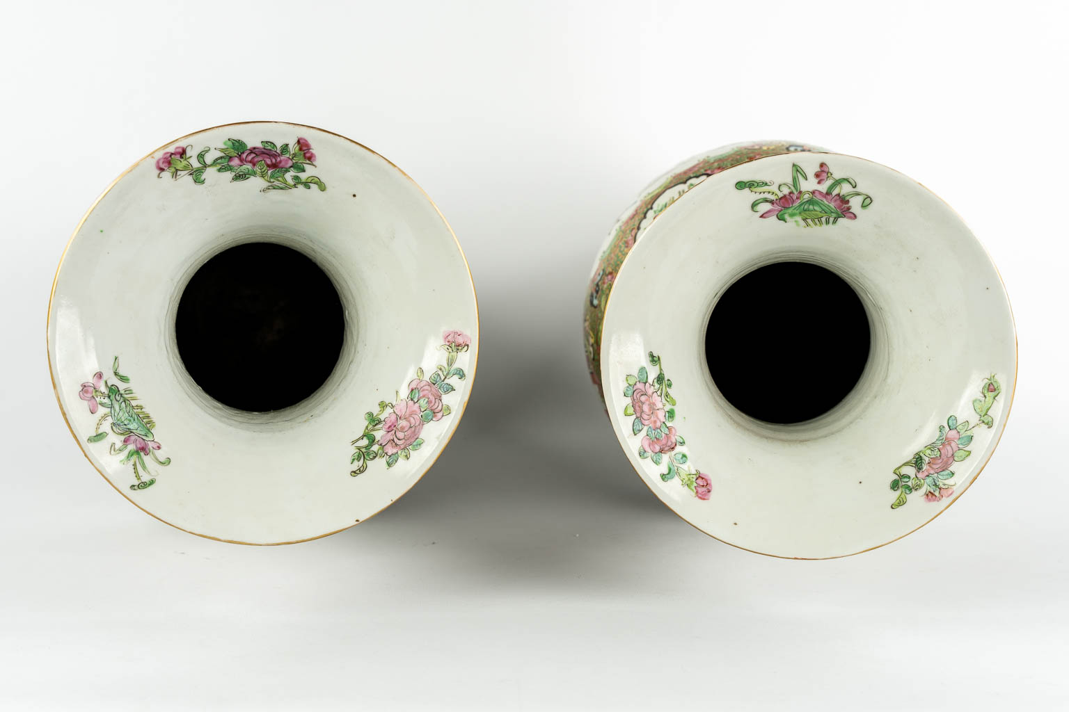 A pair of Chinese Canton vases, decorated with Ladies, fauna & flora, 19th C.