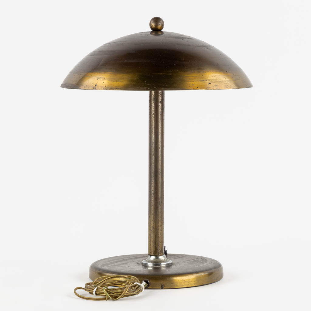 A table lamp, Art Deco/Bauhaus, probaly Germany. (H:42 x D:30 cm)