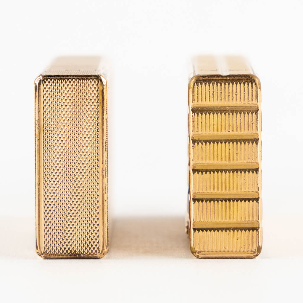 S.T. Dupont, two gold plated lighters. (L:1,5 x W:3,5 x H:5,8 cm)