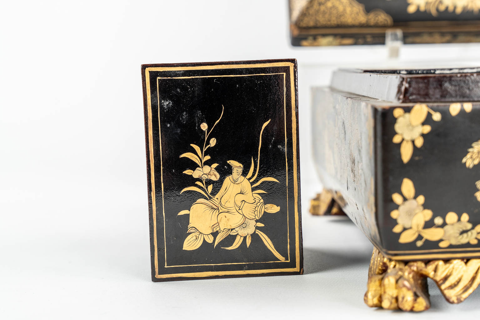 A Chinese Canton export game box, lacquered with hand-painted decors. 