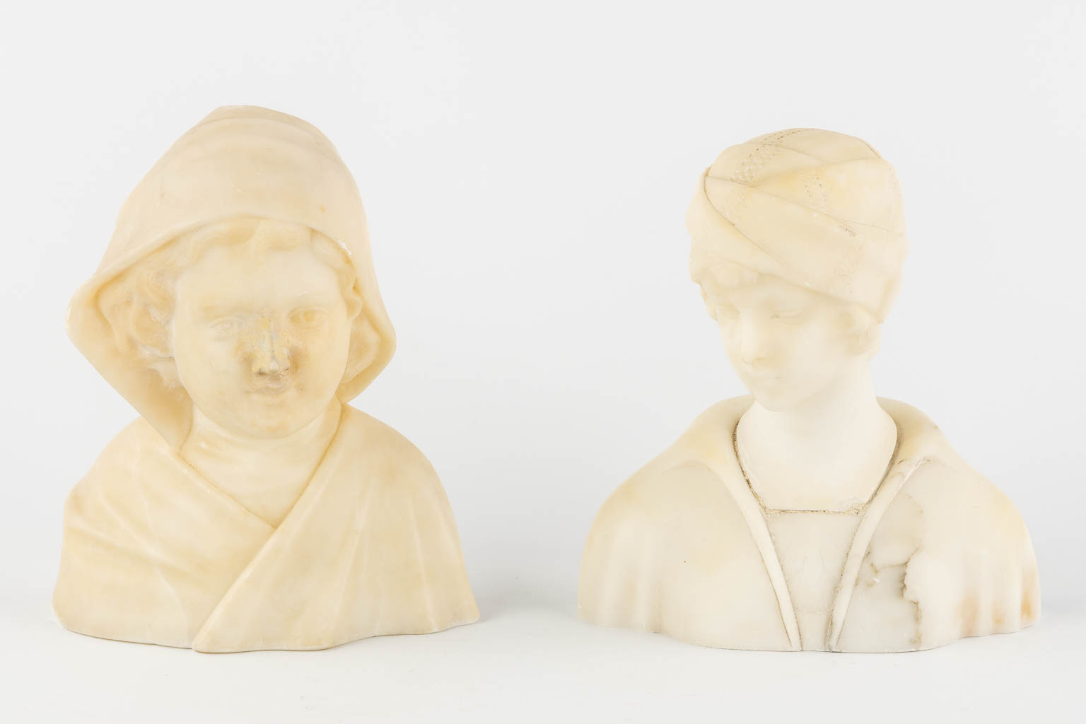 Five busts of ladies, sculptured Alabaster, Circa 1900. 