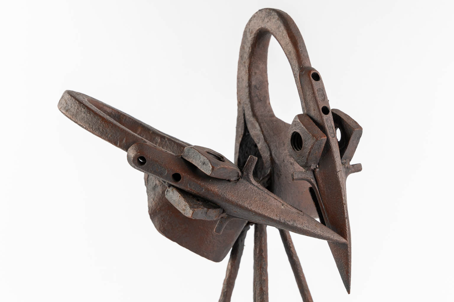 A wrought iron sculpture depicting two birds, monogrammed CD, 1973. (H:55 cm)