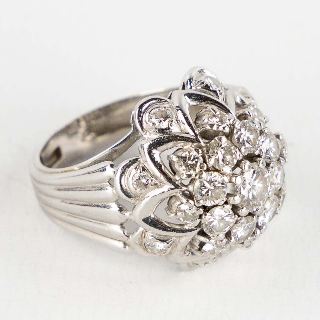 A ring, 18kt white gold with brilliants. Appr. 1,2 ct. 9,93g, ring size 55. 