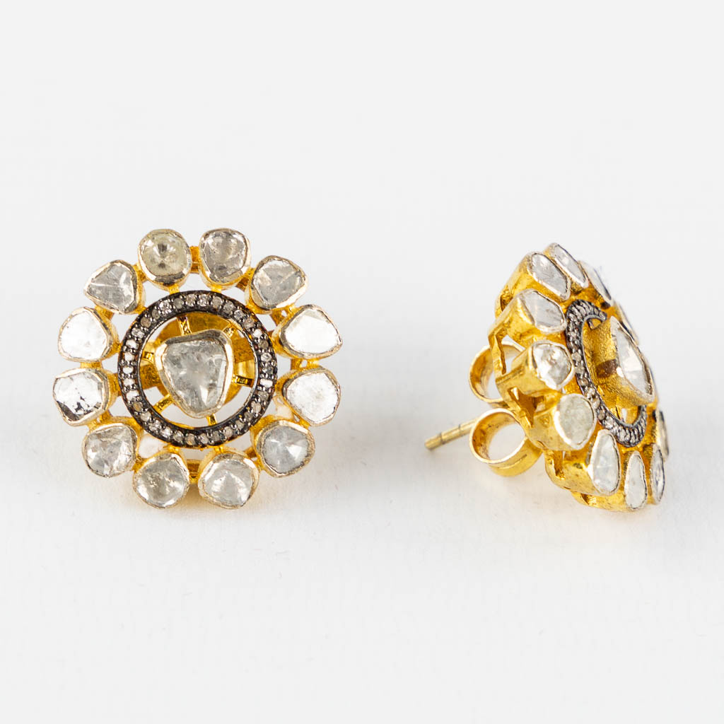 A pair of earrings with old-cut diamonds, vermeil and silver. (D:2,3 cm)