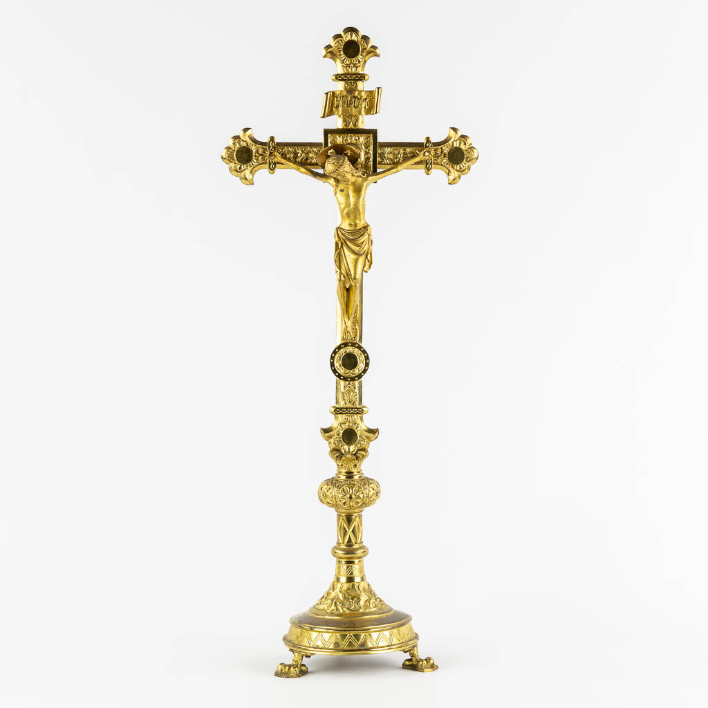 An altar crucifix, gilt bronze. (W:26 x H:65 cm)