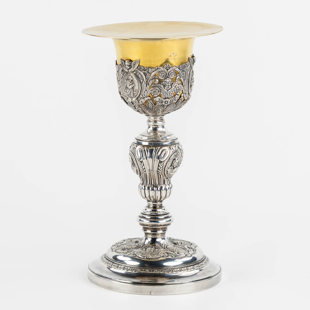 A silver chalice with a vemeil cuppa, rich decor in Baroque style. 19th C. (H:26 x D:14 cm)