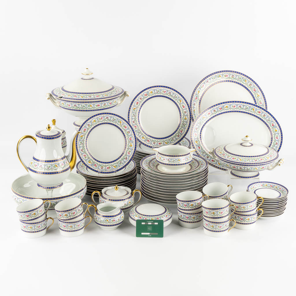 Limoges Haviland, 'Etoiles' een groot dineer en koffieservies. 71 stuks.