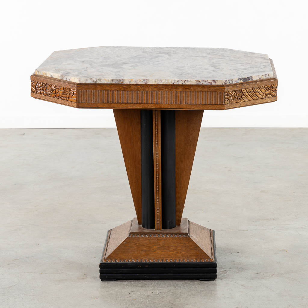 An octagonal side table with marble top, Art Deco. (L:80 x W:80 x H:73 cm)