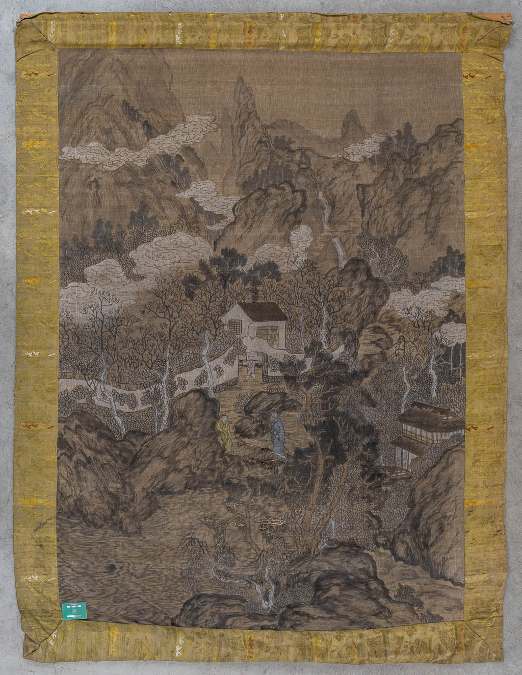 Een decoratieve Chinese geborduurd en geschilderde landschapsscène. (W:146 x H:202 cm)