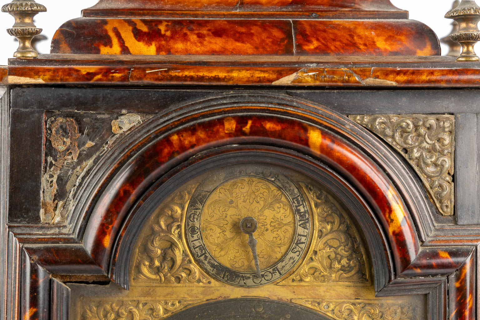 An antique Sicilian mantle clock, mounted with tortoiseshell and gilt bronze. Italy, 18th C. (L:20 x W:36 x H:53 cm)