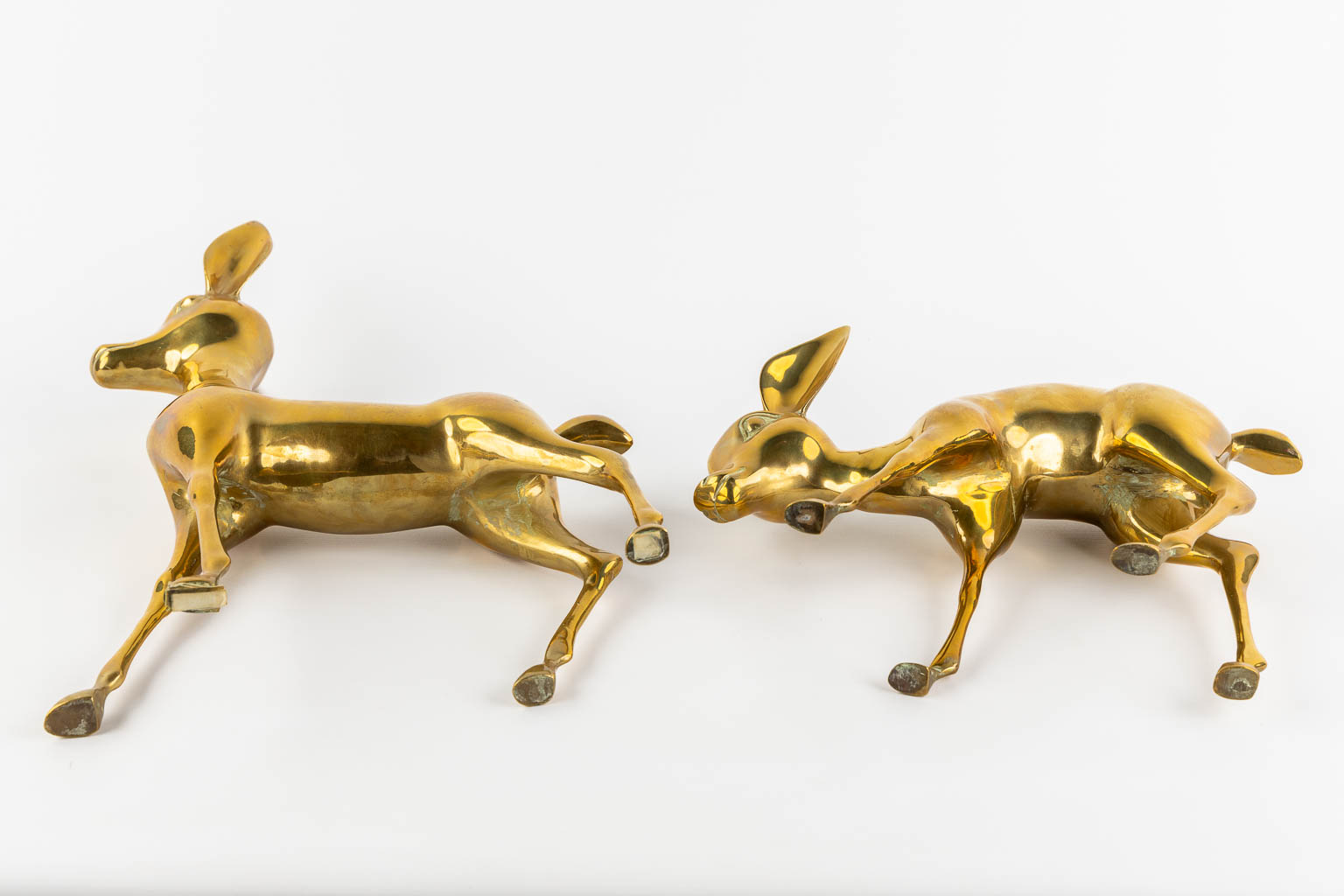 A pair of brass deer, Hollywood Regency style. (W:56 x H:33 cm)