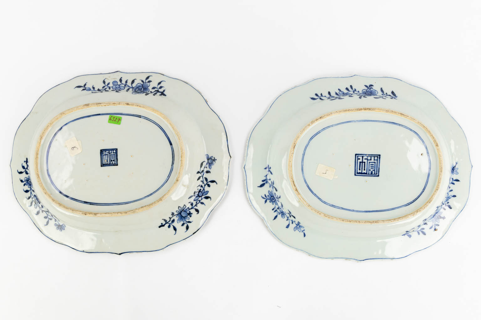 Five Chinese and Japanese plates and saucers, Imari and blue-white. (L:29 x W:35 cm)