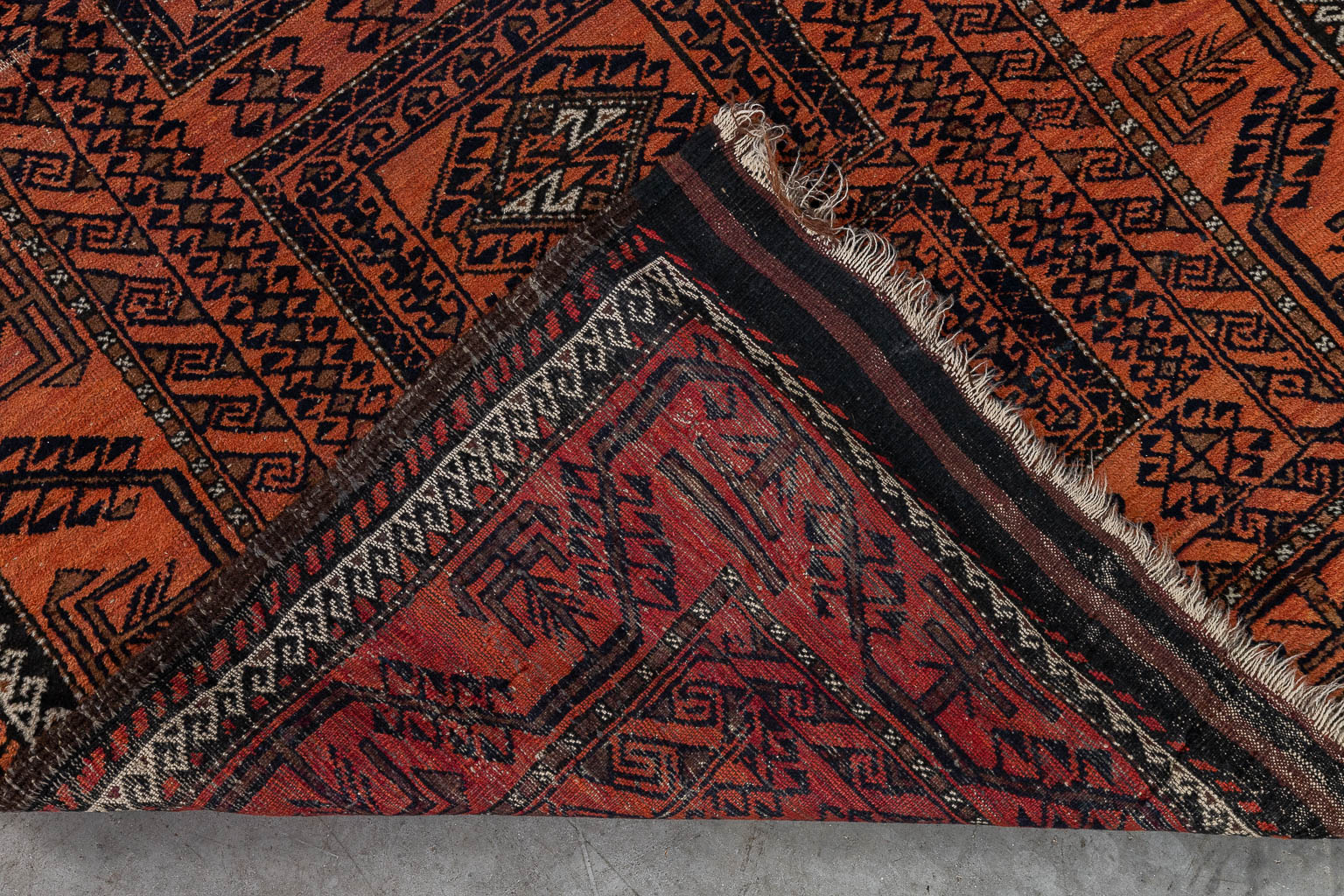 Een collectie van 3 Oosterse, handgeknoopte tapijten. Kazak & Afghan. (L:207 x W:107 cm)