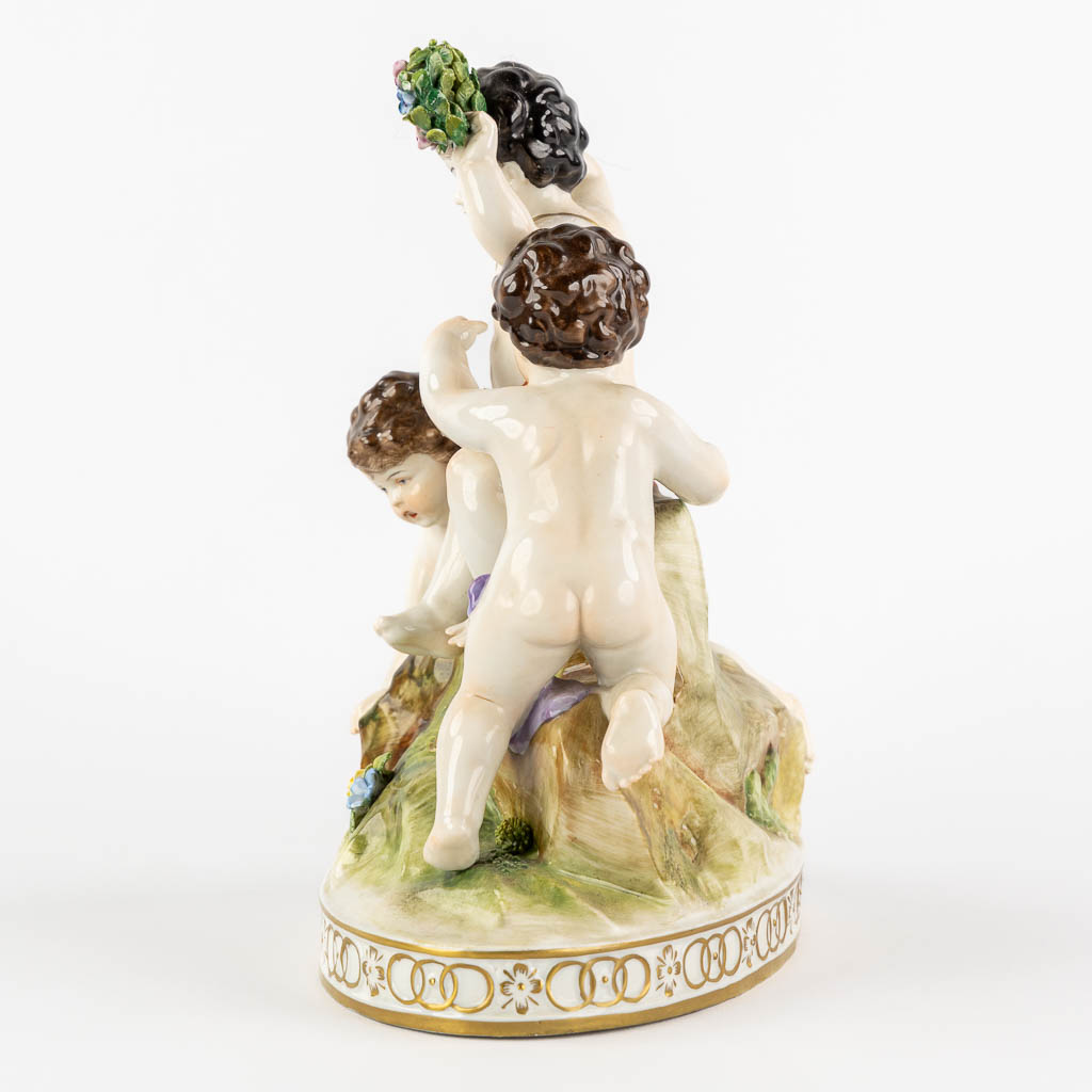 Volkstedt, Rudolstadt, a polychrome porcelain group with putti. (L:12,5 x W:23,5 x H:24 cm)