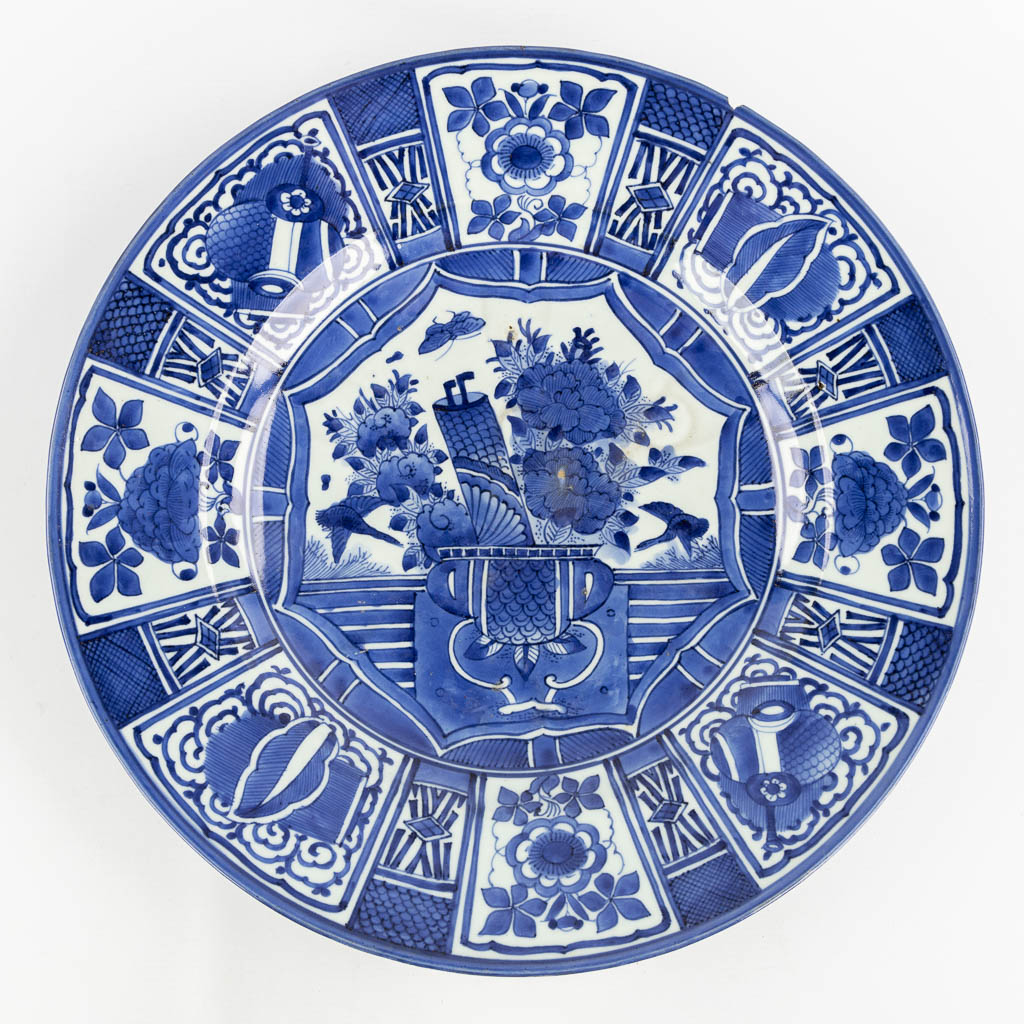 3 grote Chinese borden, blauw-wit. (D:45 cm)