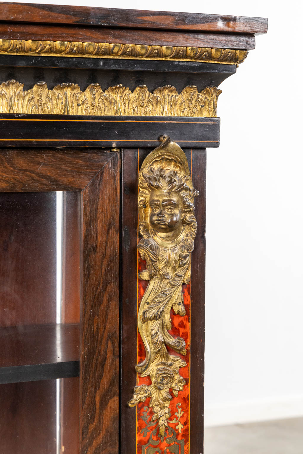 A low display cabinet, mounted with bronze putti, Boulle, Napoleon 3. 19th C. (L:36 x W:83 x H:109 cm)