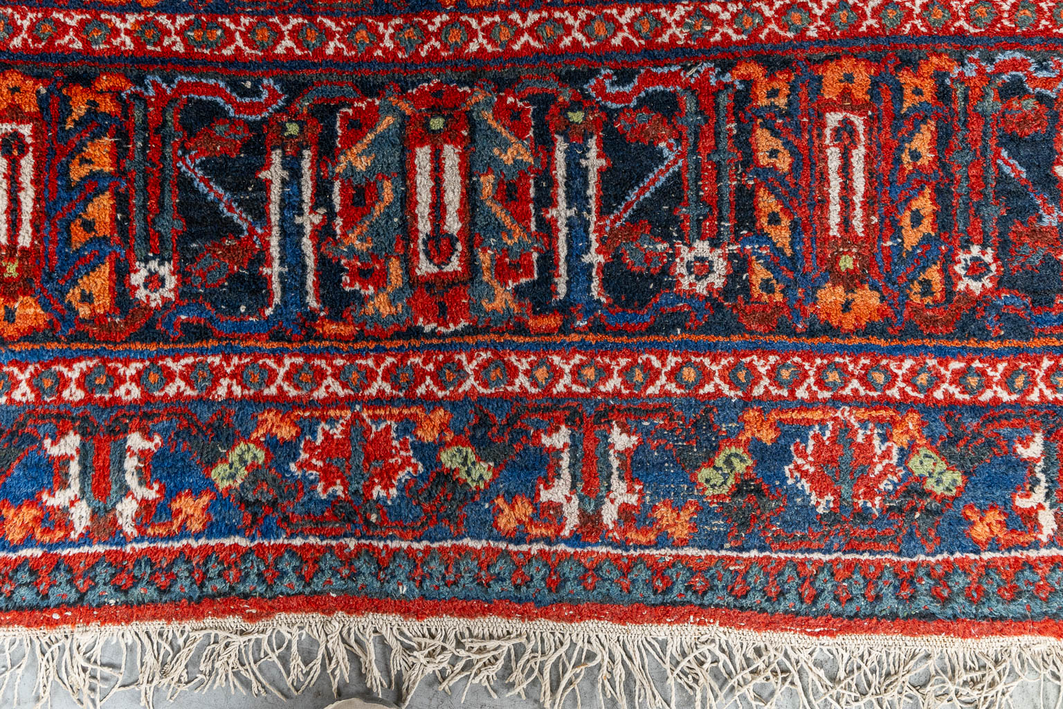 A large Oriental hand-made carpet, Djoshgan, Tabriz. (L:432 x W:326 cm)