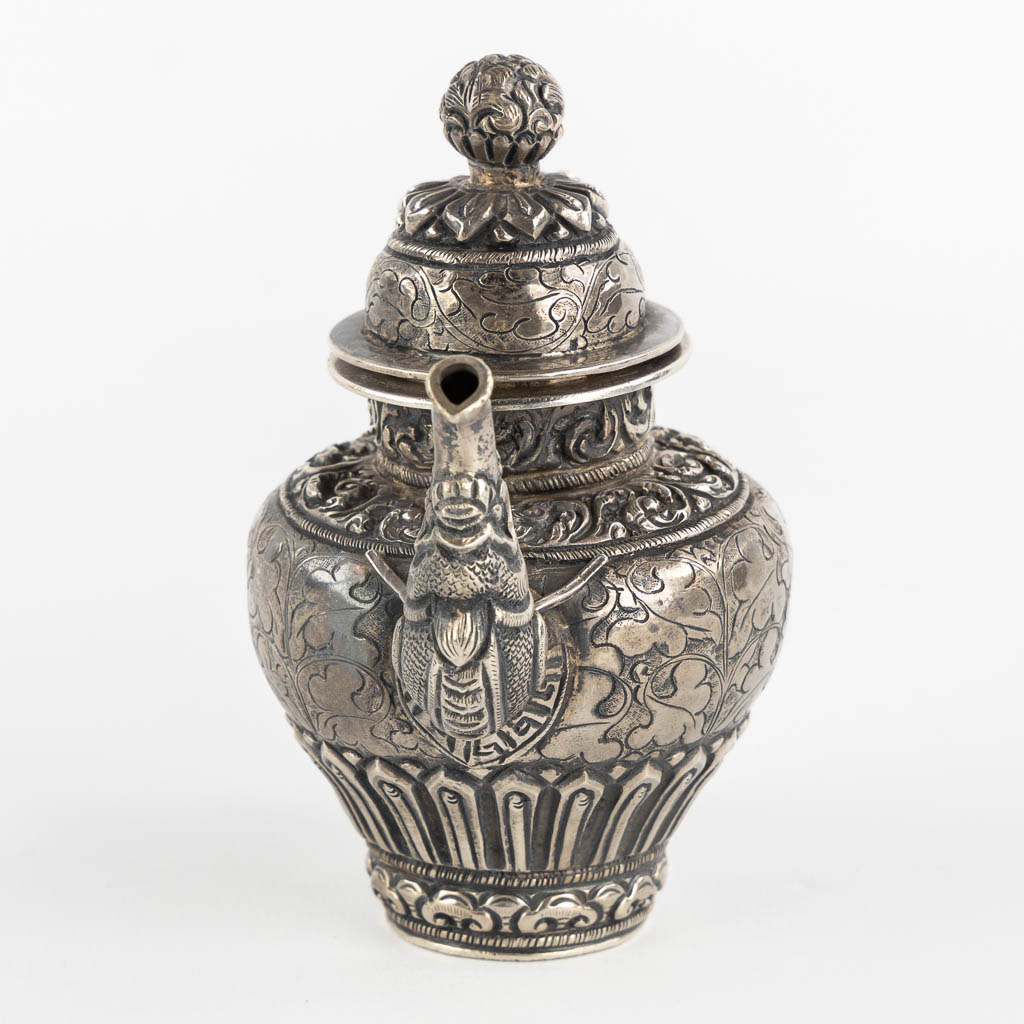 A small silver and Ceremonial teapot, Probably Tibet. (L:7 x W:12 x H:11,5 cm)