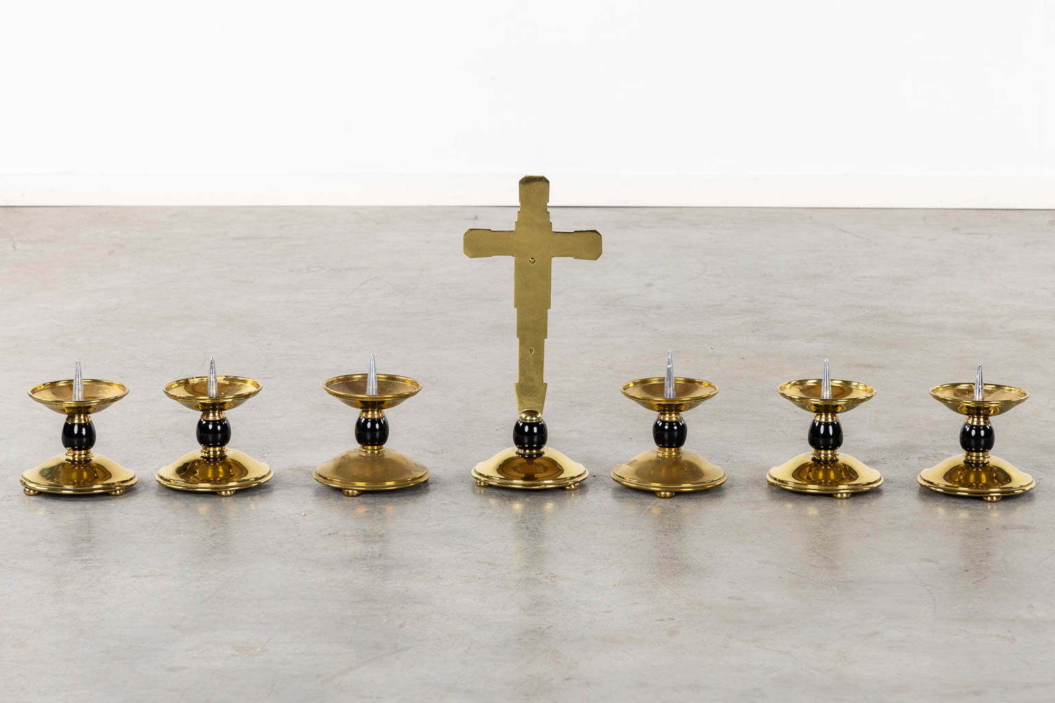 An altar crucifix with 6 candelabra, added are two large with moveable arms. (W:37 x H:51 cm)