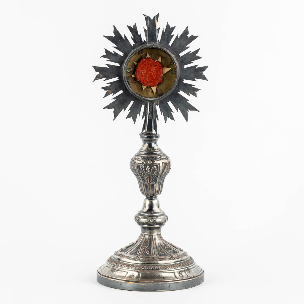 A small sunburst monstrance with a relic of the True Cross. (H:30,5 x D:12,5 cm)