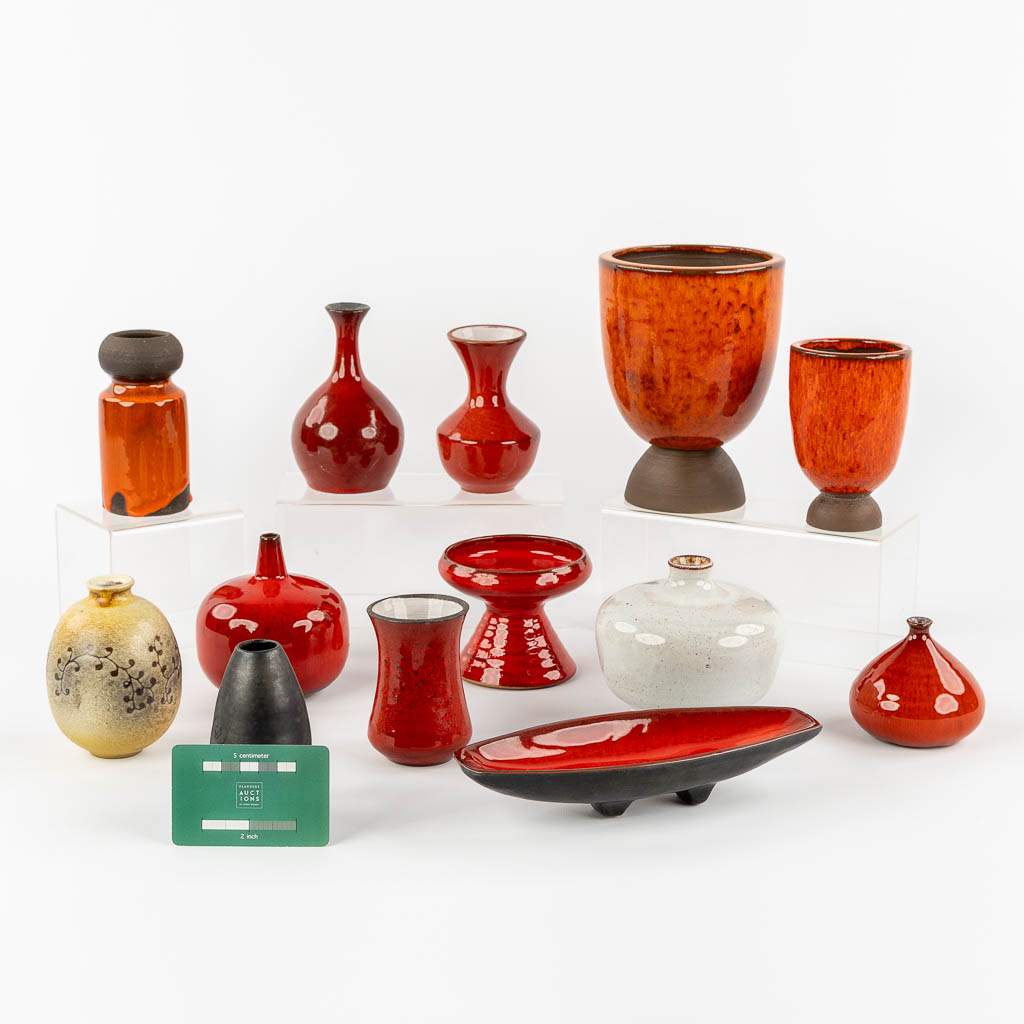 Perignem, Amphora en Steven, een gevariëerde collectie geglazuurde keramiek, 13 stuks.