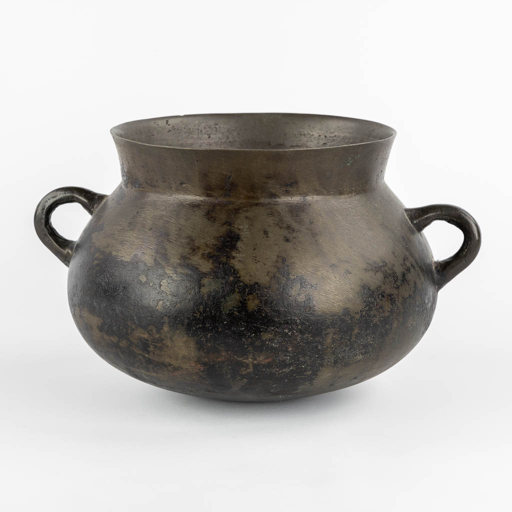 An antique bronze cauldron, so-called 