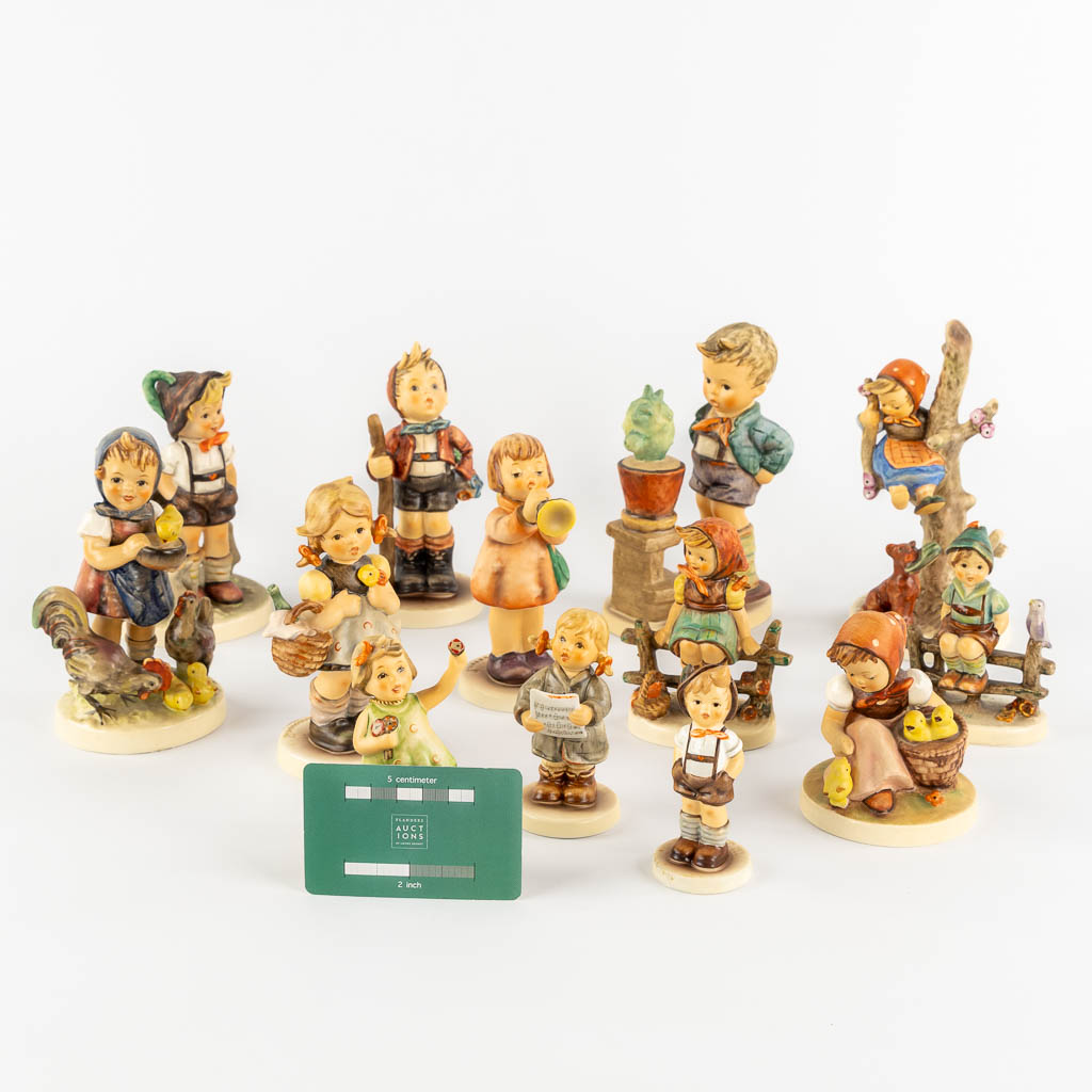 Hummel, 13 figurines. (H:16 cm)