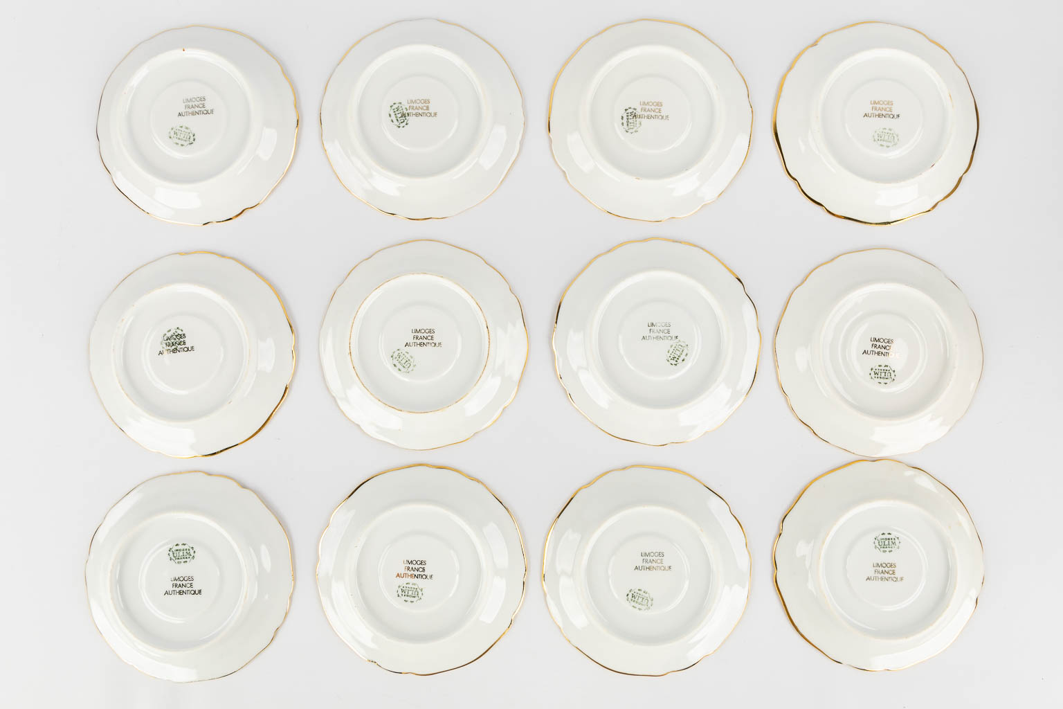 ULIM Limoges, a large dinner and coffee service, porcelain with a gilt rim. (L:26 x W:31 x H:20 cm)