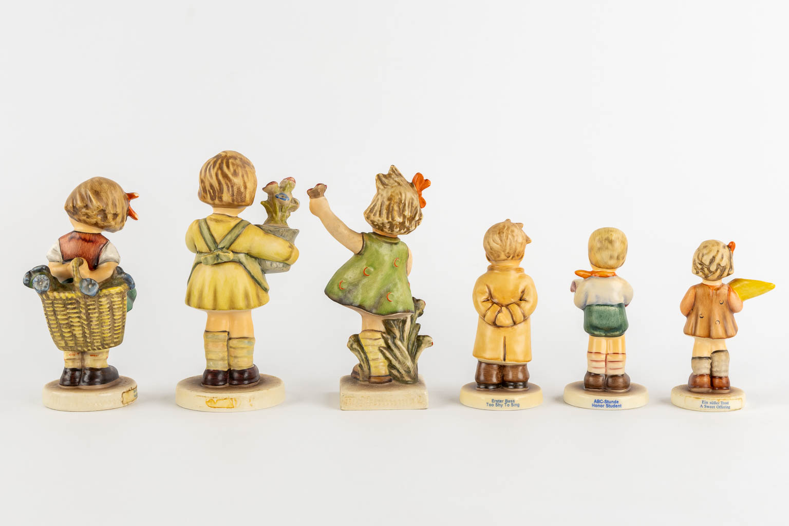 Hummel, 13 figurines. (H:17 cm)