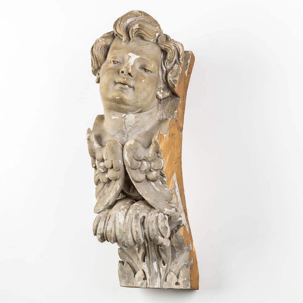 A baroque figurine of an angel, wood-sculptured and patinated, 18th C. (L:20 x W:20 x H:65 cm)