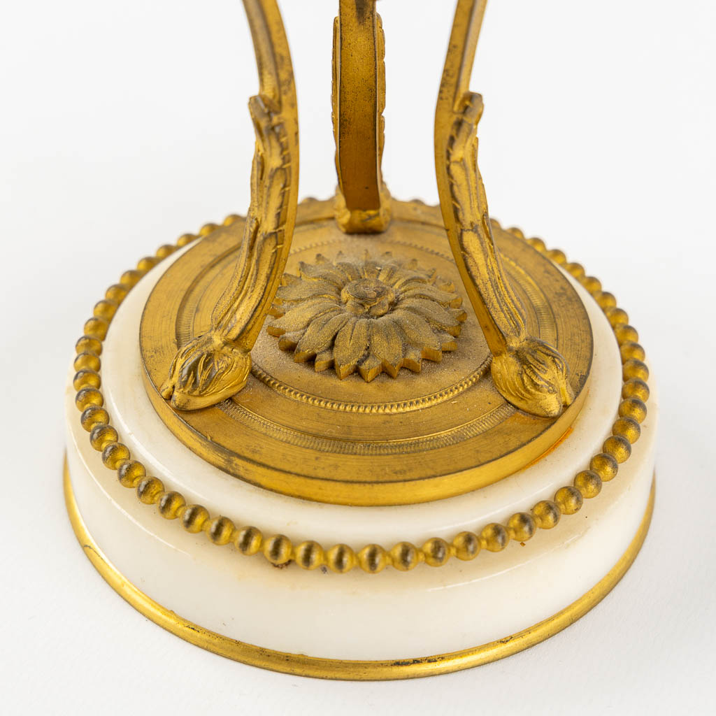 A pair of Cassolettes with a Candelabra, gilt bronze on Carrara marble. 19th C. (H:24 x D:9,5 cm)