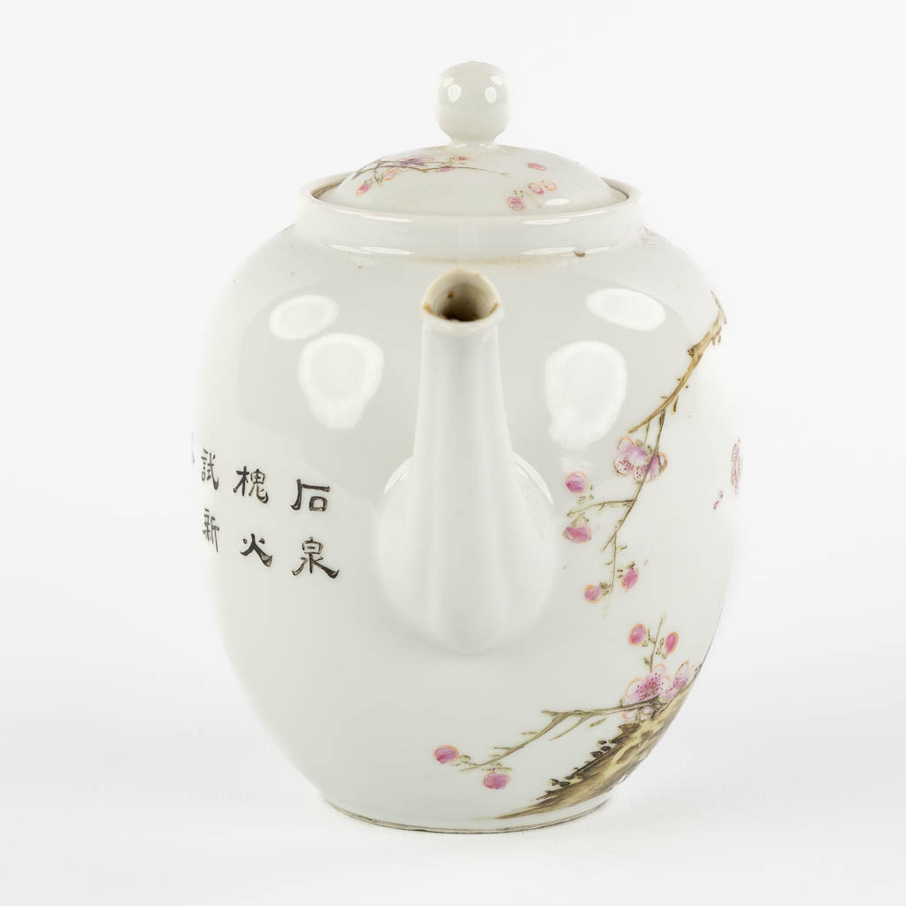 A Chinese Famille Rose teapot with a floral decor and calligraphy. 19th/20th C. (L:12 x W:21 x H:16 cm)