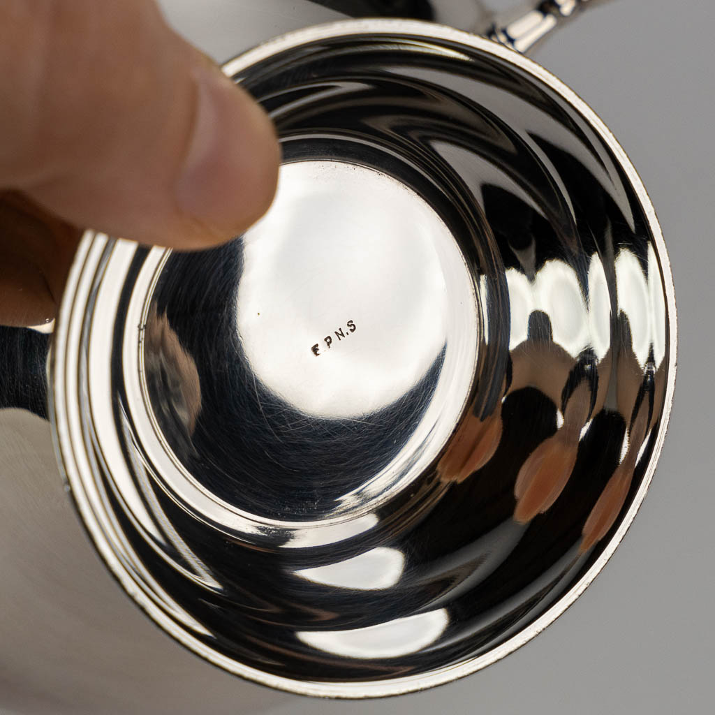 A silver-plated coffee and tea service on a platter. (L:41 x W:61 cm)