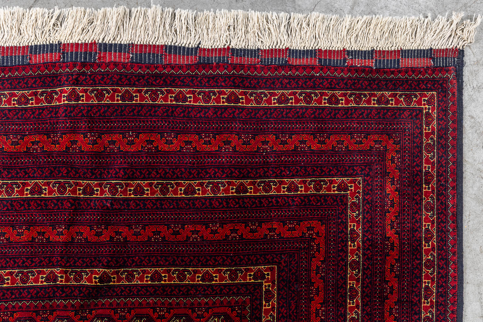 An Oriental hand-made carpet, Afgan. (L:286 x W:197 cm)