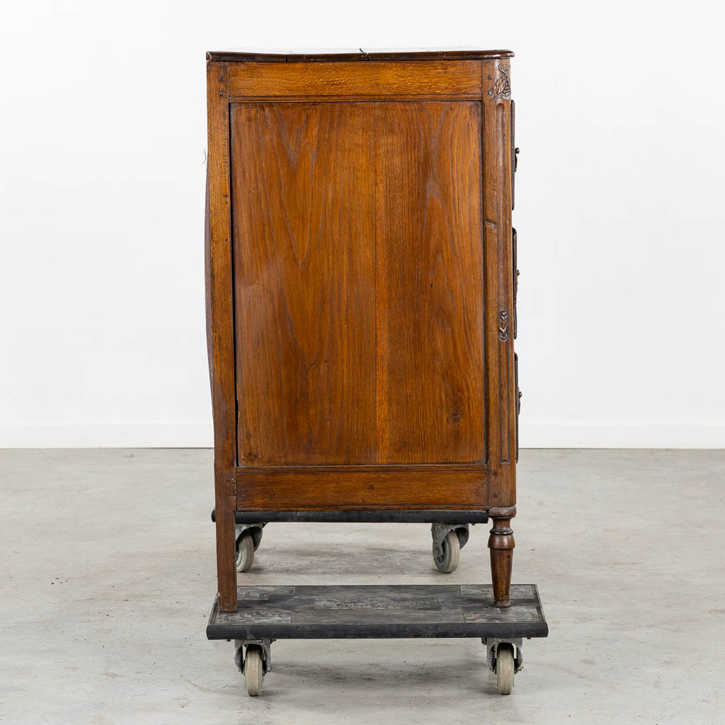 A three-drawer commode, Louis XVI. 18th C. (L:55 x W:132 x H:99 cm)