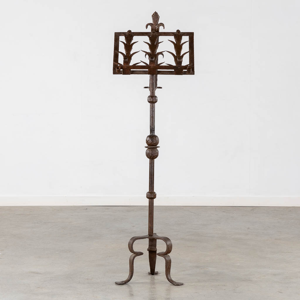 A wrought-iron lectern. 19th C. (W:40 x H:136 cm)