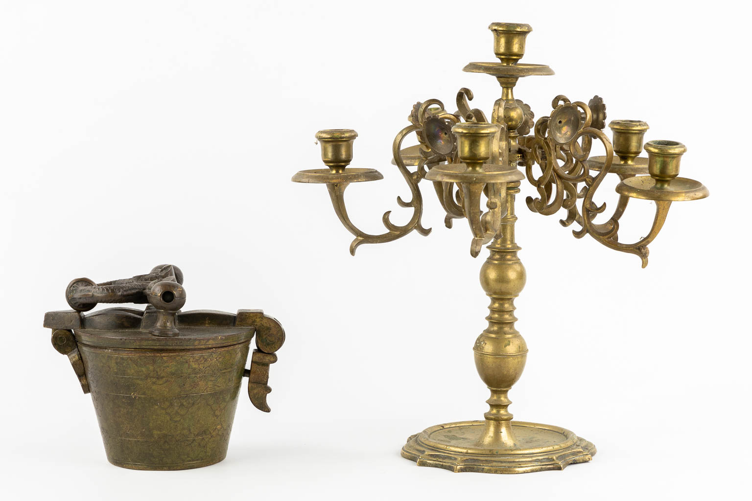 A set of weights, dated 1795. Added an antique candelabra with removeable arms. 19th C. (H:34 cm)