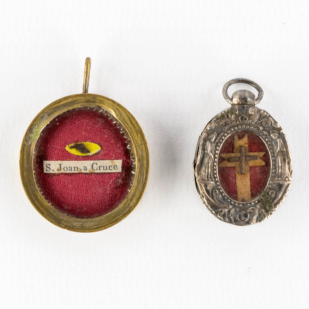 two pendant with sealed theca, Saint John of the cross and the True Cross. 