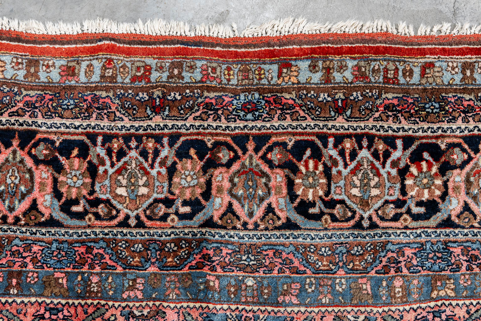 An Oriental hand-made carpet, Bidjar. (L:434 x W:329 cm)