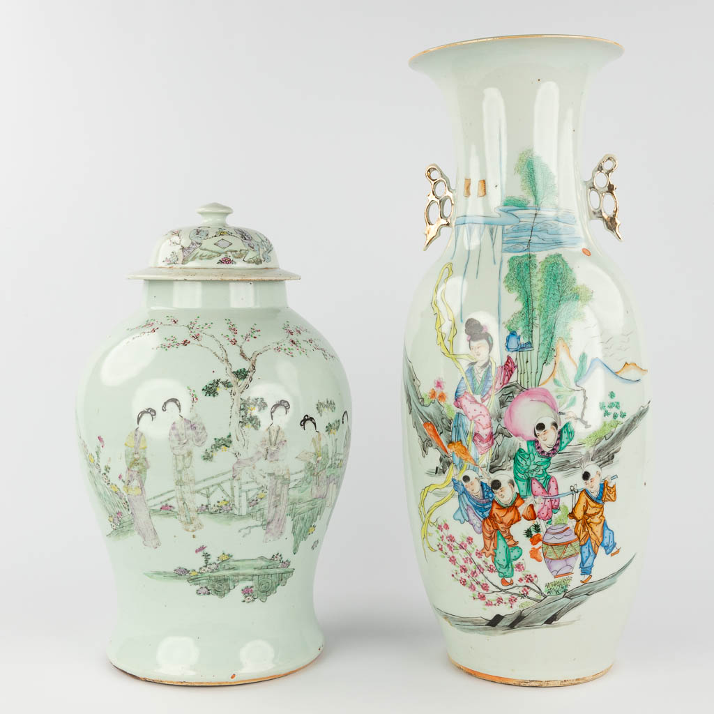 A Chinese vase and vase with lid, decorated with ladies. 19th/20th C. (H: 58 x D: 23 cm)