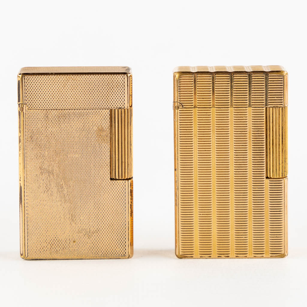 S.T. Dupont, two gold plated lighters. (L:1,5 x W:3,5 x H:5,8 cm)