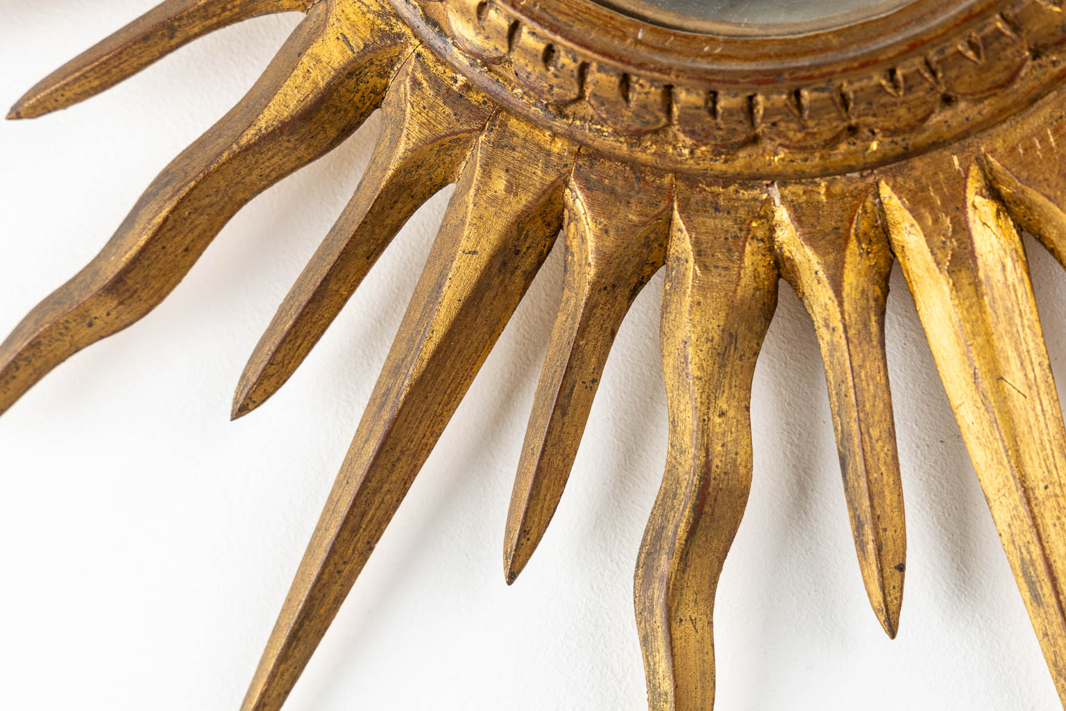 A sunburst mirror, gilt and sculptured wood. (D:66 cm)