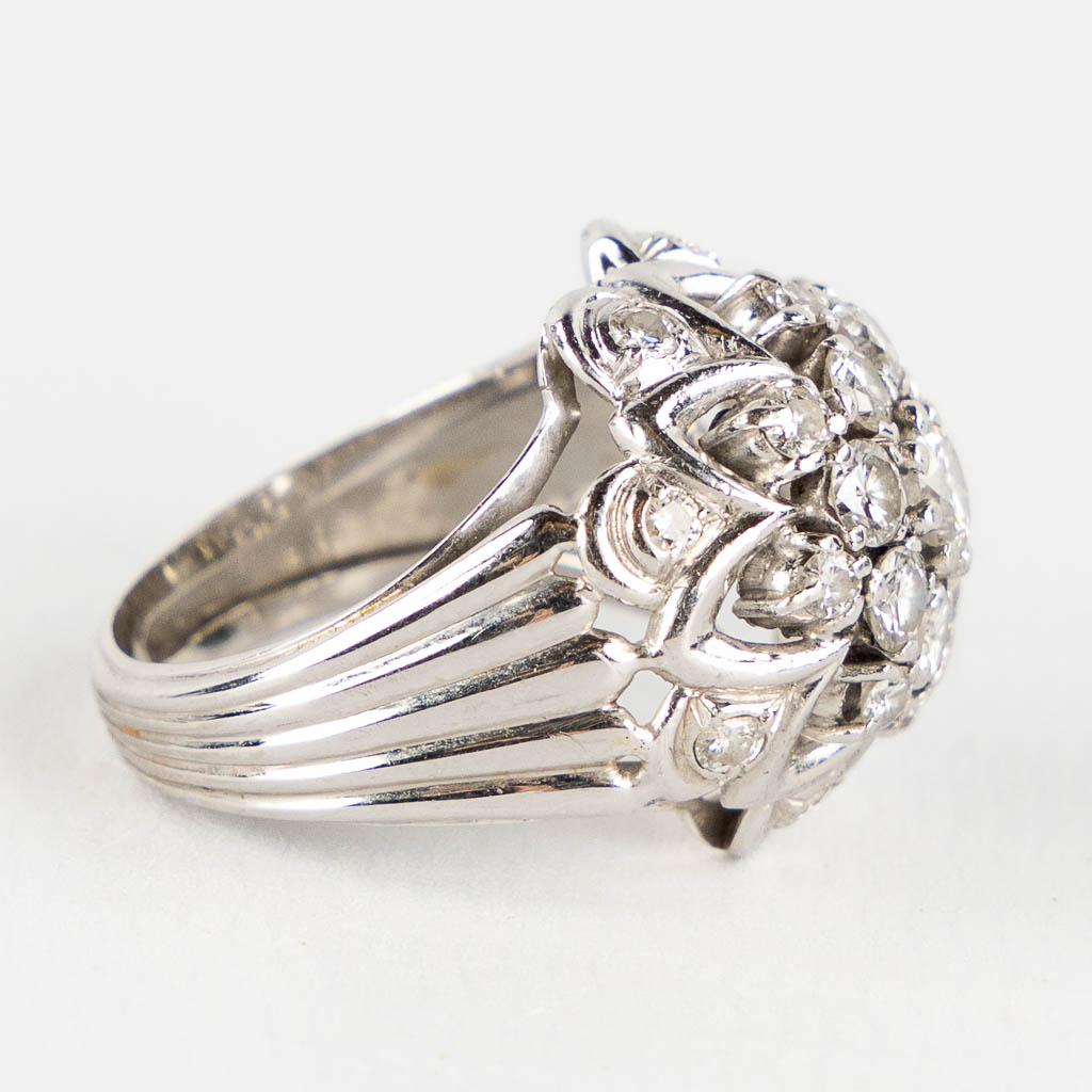 A ring, 18kt white gold with brilliants. Appr. 1,2 ct. 9,93g, ring size 55. 