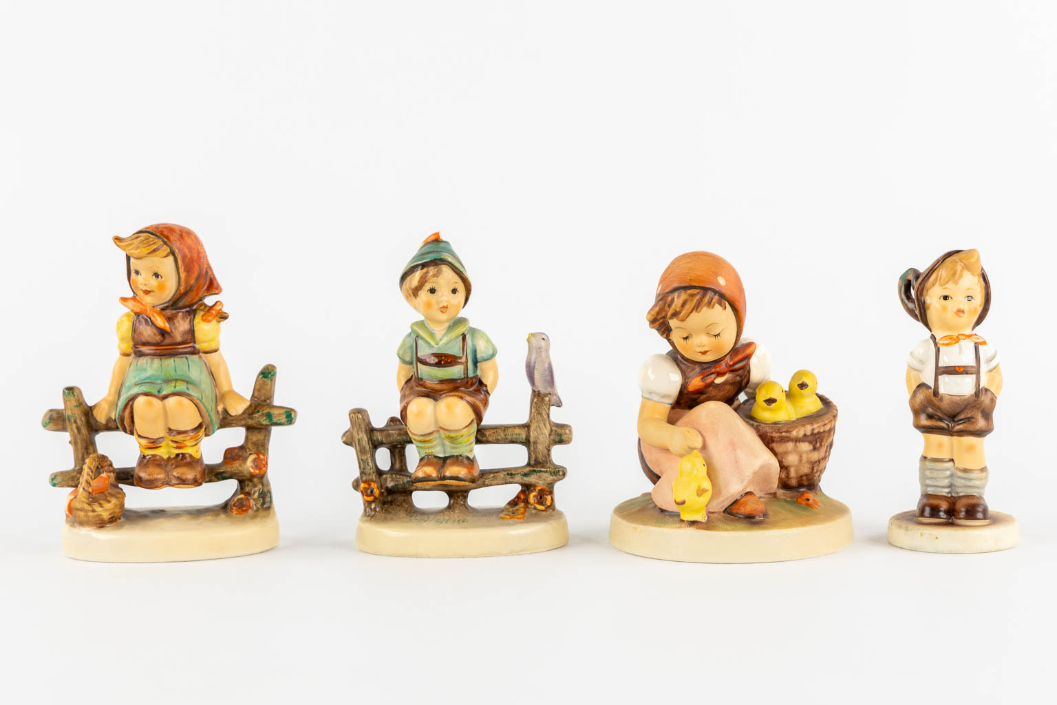 Hummel, 13 figurines. (H:16 cm)