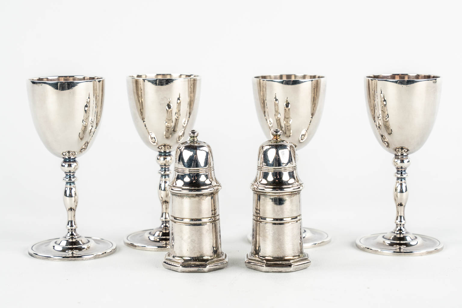 Christofle, a collection of table accessories and serving ware, silver plated metal. (L:29 x W:35,5 cm)