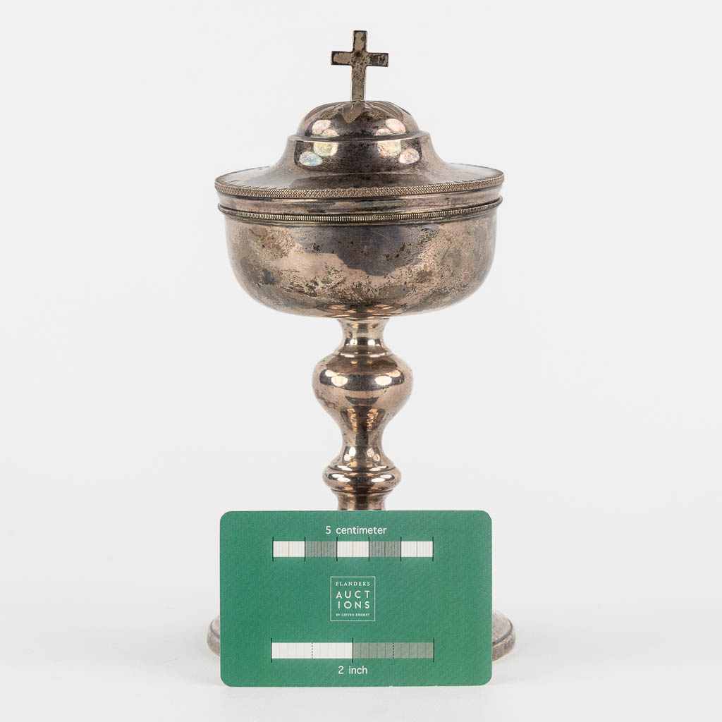 A small ciboria with cuppa, Paris, France, 1819-1838. Added ciboria. (H:28 x D:13 cm).  Church use.