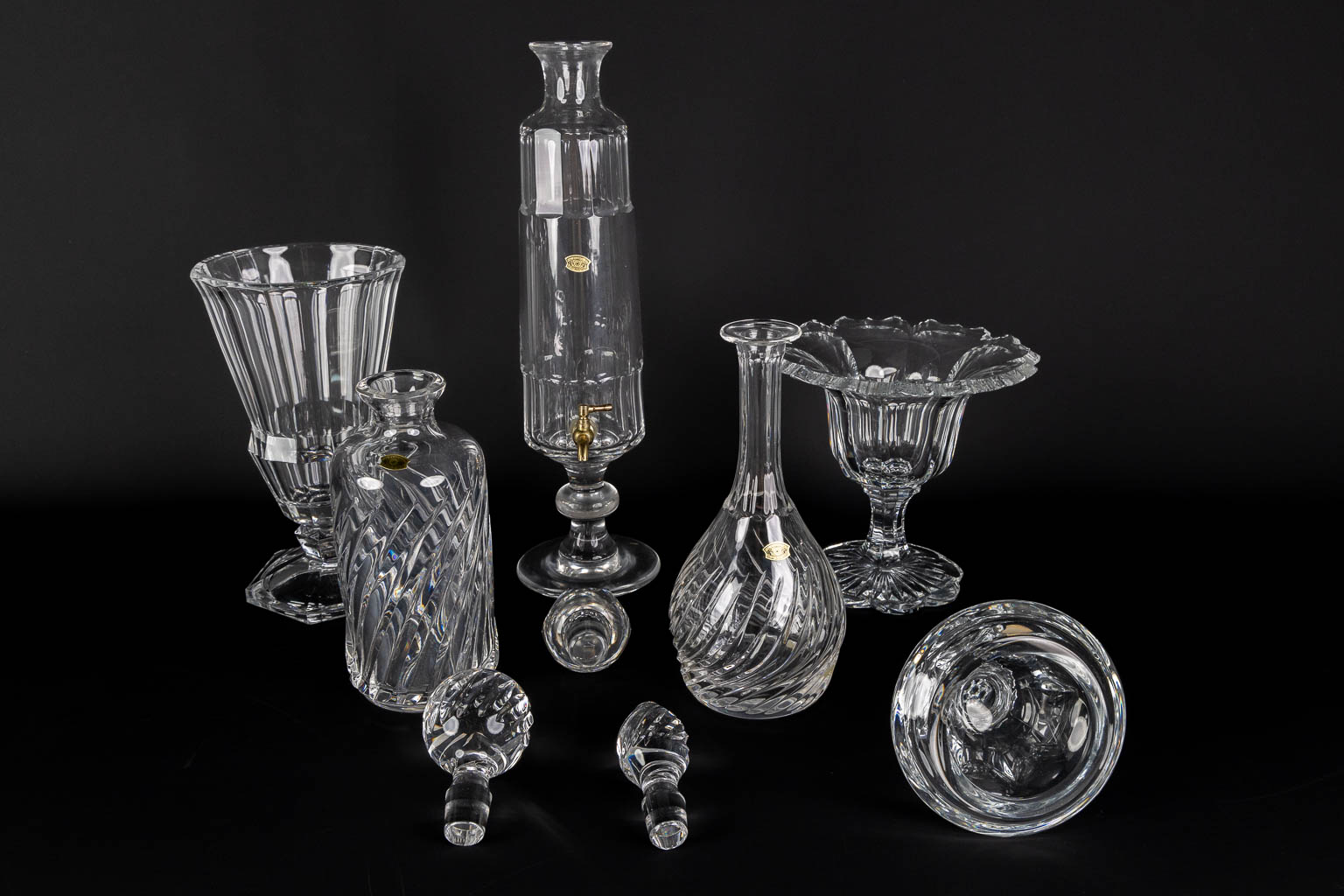 Val Saint Lambert, a samovar, carafes, drageoir, vases and champagne coupes. Cut crystal. (H:51,5 cm)