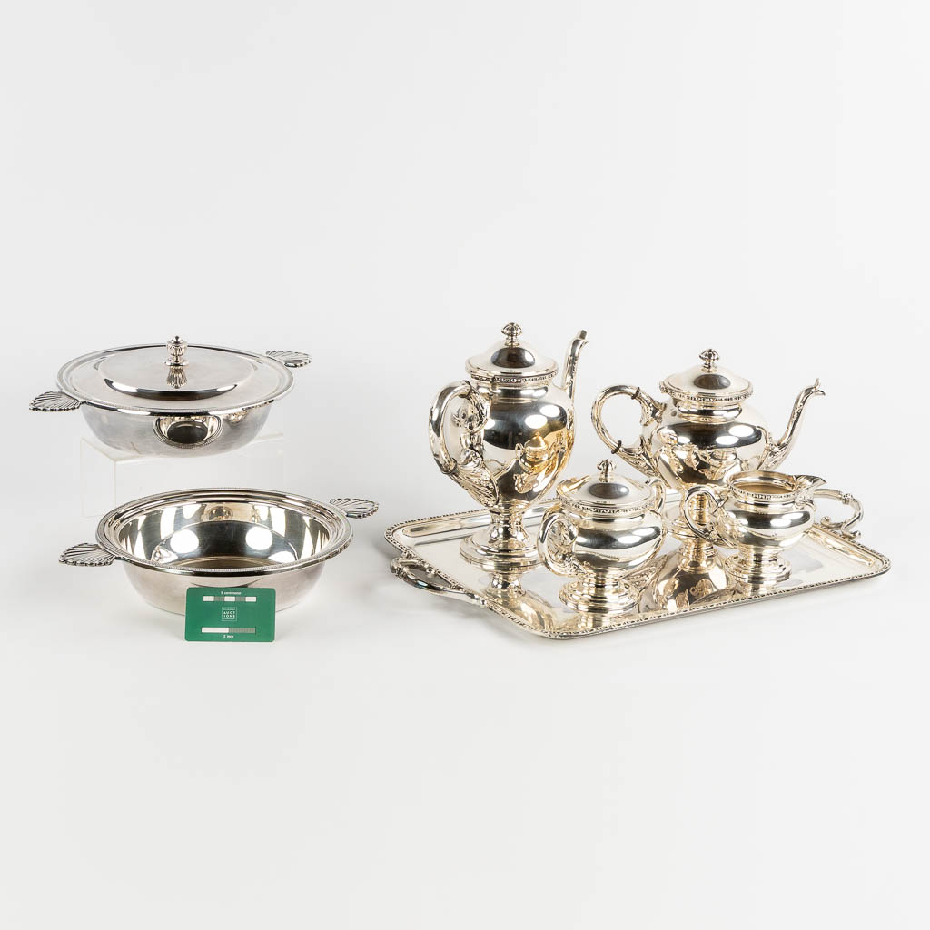 Wiskemann, a silver-plated coffee and tea service, addded are two serving bowls. (L:35,5 x W:57 cm)