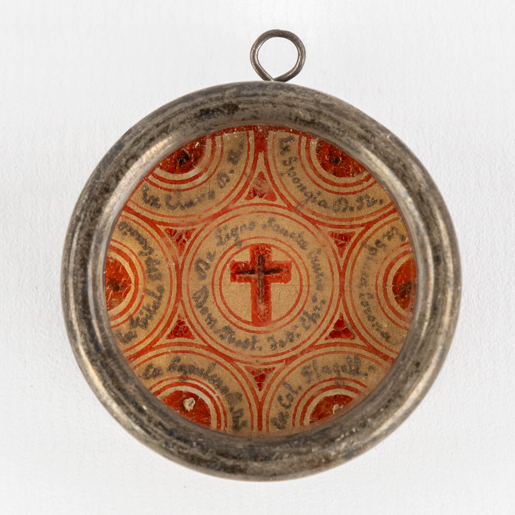 A sealed theca with relics of 'Passion, True Cross', Jesus Christ, DNJC. 