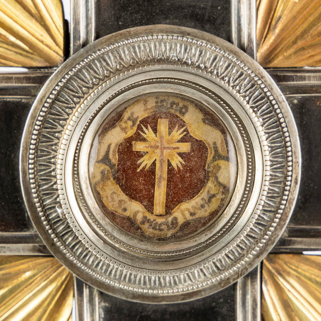 A crucifix with sunburst rays, mounted with a sealed theca and a relic of the True Cross. 19th C. (L:9 x W:21 x H:49,5 cm)